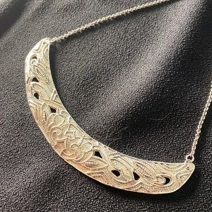Ahead of the Curve Necklace. N3110. NIB